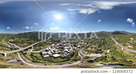 2025年春天晴朗的台灣新北市平溪區山景,360度環景 2025年春天晴朗的台灣新北市平溪區山景,360度環景 128008372