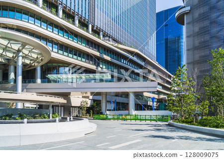 Takanawa Gateway City: Cityscape seen from Sengakuji Tsuji Square [Minato Ward, Tokyo] 128009075