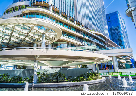 The streets of Takanawa Gateway City: Urban scenery seen from Sengakuji Tsuji Square [Minato Ward, Tokyo] 128009088