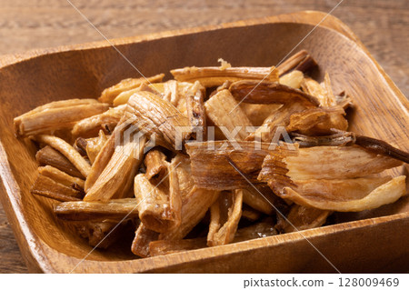 Fried shallots 128009469