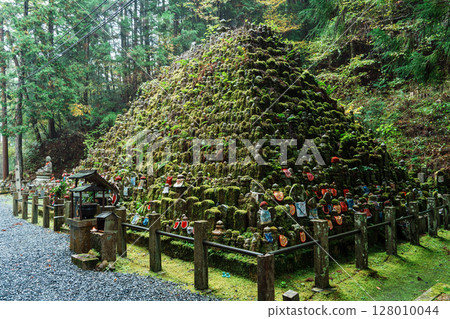 Takanoyama Okunoinininyuganezuka Takanoyama Okunoinininyuganezuka 128010044