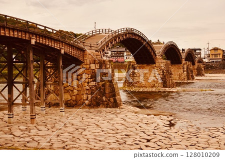 Kintaikyo Bridge at dusk in May 2 128010209