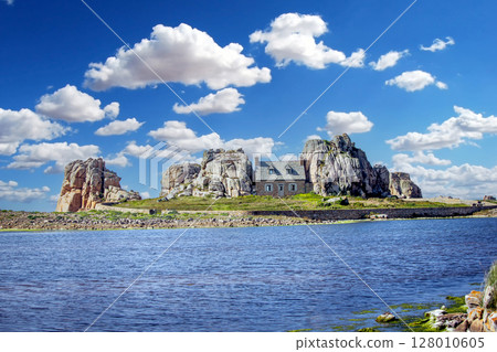 Castel Meur, Plougrescant, cotes d'armor, brittany, france 128010605