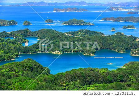 [Nagasaki Prefecture] Kujukushima and a sightseeing boat in fine weather (Sasebo Tenkaiho) 128011183