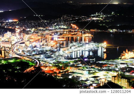 [長崎縣]從弓張岳展望台看到的佐世保港夜景 128011204