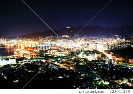 [長崎縣]從天神山展望台看到的佐世保港夜景 128011209