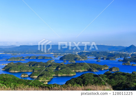 [Nagasaki Prefecture] Kujukushima under fine weather (Sasebo Kujukushima Tourist Park) 128011225
