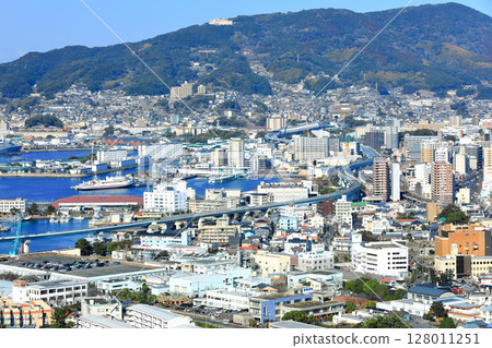 [長崎縣]從天神山展望台看到的陽光明媚的佐世保港 128011251
