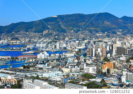 [長崎縣]從天神山展望台看到的陽光明媚的佐世保港 128011252