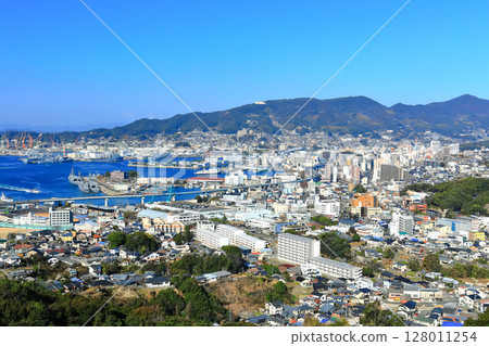 [長崎縣]從天神山展望台看到的陽光明媚的佐世保港 128011254