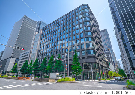 Yaesu Daibiru, scheduled for completion in June 2025, is a next-generation office building that combines environmental friendliness and wellness. 128011562