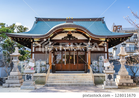 位於蘆屋市春日町的內出天神社（天滿宮）的拜殿，祈求學業有成、財運亨通 128011670