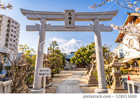 Torii gate of Uchidetenjin Shrine (Tenmangu Shrine), which brings blessings for academic success and financial luck, Kasugacho, Ashiya City 128011680