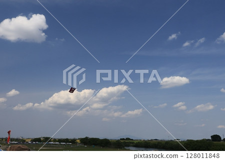 A scene of large kite flying in Kasukabe City, Saitama Prefecture 128011848