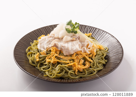 Green tea soba noodles mixed with grated daikon and meat Green tea soba noodles mixed with grated daikon and meat 128011889