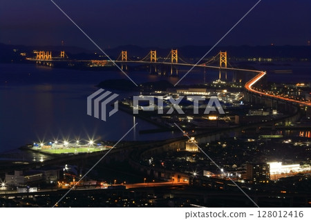 [Kagawa Prefecture] The Great Seto Bridge and its townscape as seen from the Aonoyama Observatory at night (The Great Seto Bridge lit up) 128012416