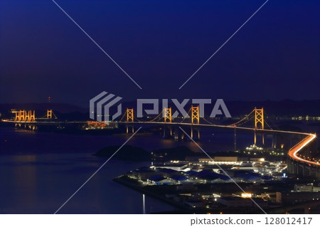 [Kagawa Prefecture] The Great Seto Bridge and its townscape as seen from the Aonoyama Observatory at night (The Great Seto Bridge lit up) 128012417