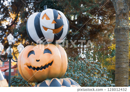 Traditional park decoration for Halloween with pumpkins Traditional park decoration for Halloween with pumpkins 128012432