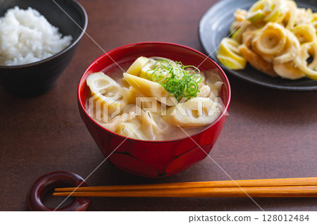 Hachiku miso soup 128012484