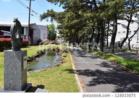 Aichi Prefecture, Chiryu Pine Tree Line, Side Road and Pond 128013075