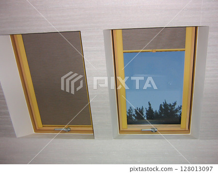 Skylight Roller Blinds for Sun Protection 128013097