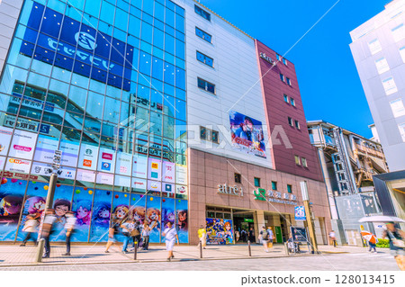 Tokyo cityscape in July. Inbound tourism continues... Akihabara bustling with foreign tourists = 3rd 128013415