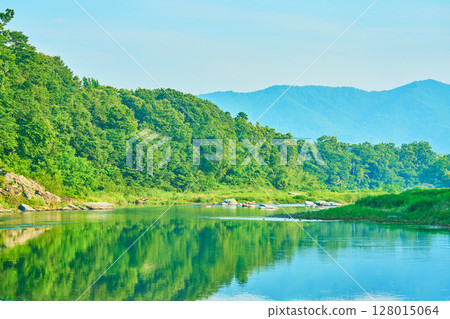 秩父市長瀞溪谷的河流 秩父市長瀞溪谷的河流 128015064