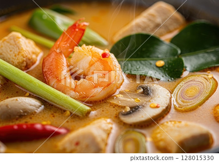 Close up of hot steaming tom yum soup in bowl 128015330