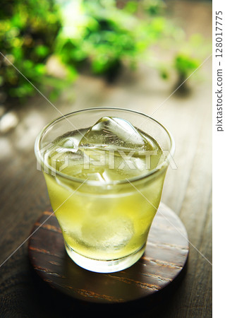 夏日的冷綠茶 128017775