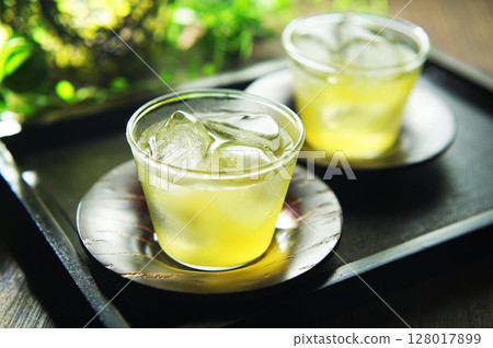 Cold green tea on a summer day Cold green tea on a summer day 128017899