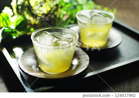 夏日的冷綠茶 夏日的冷綠茶 128017902