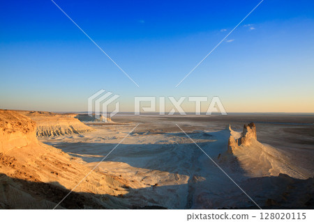 Stunning Mangystau landscape, Kazakhstan. Ak Orpa pinnacles view, Bozzhira valley 128020115