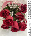 一朵紅色花花束 128020350
