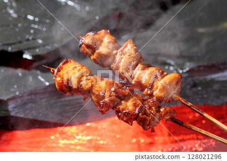 烤雞肉串的圖片 128021296