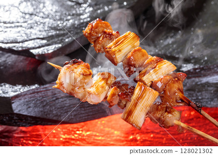 烤雞肉串的圖片 128021302