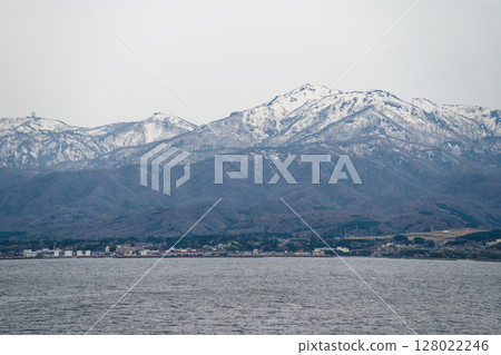 從船上看到的佐渡島 128022246