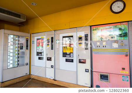 【Coin Snack Plaza】店內有許多自動販賣機 【Coin Snack Plaza】店內有許多自動販賣機 128022360