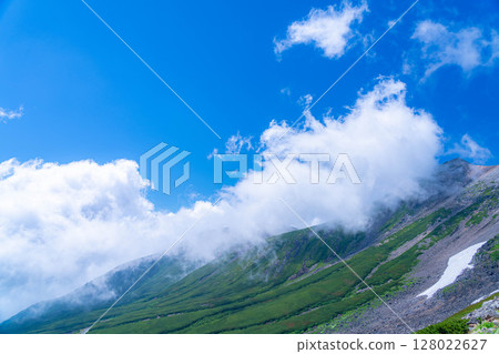[夏季登山]夏季的乘鞍山登山風景[長野縣] 128022627