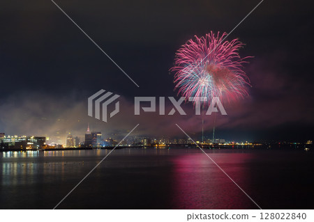 Beppu Summer Fireworks (Beppu City, Oita Prefecture) 128022840