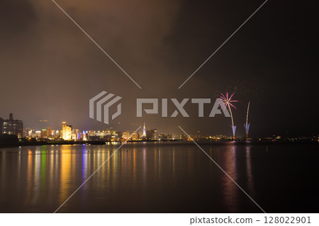 Beppu Summer Fireworks (Beppu City, Oita Prefecture) 128022901
