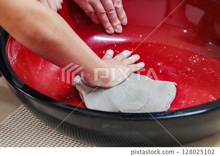 Child kneading soba noodles (7 years old/boy) Child kneading soba noodles (7 years old/boy) 128025102