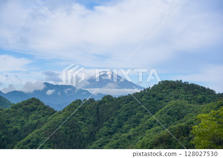 Mount Fuji as seen from Mount Yakuo 128027530