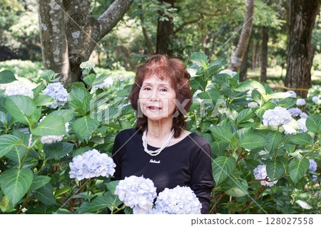 Hydrangea and senior model Hydrangea and senior model 128027558