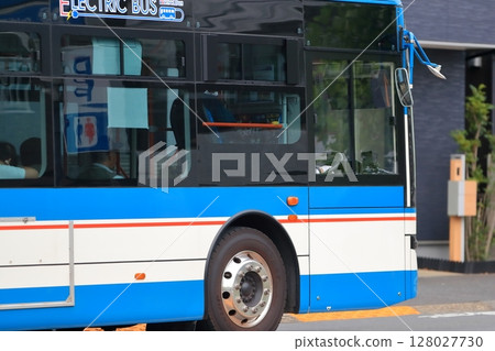 scheduled bus  128027730