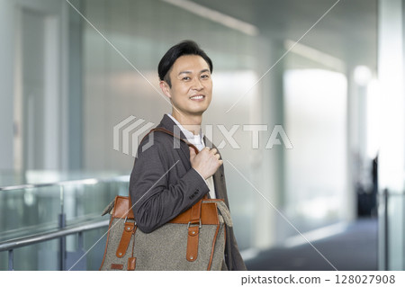 A man in his early 40s smiling at the camera 128027908