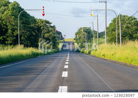 日本北海道的一條直達天空的道路 128028097