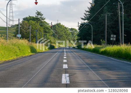 日本北海道的一條直達天空的道路 128028098