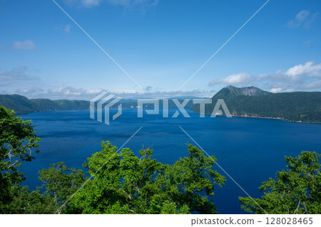 日本北海道摩週湖的景色非常美麗 日本北海道摩週湖的景色非常美麗 128028465