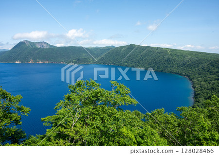 日本北海道摩週湖的景色非常美麗 日本北海道摩週湖的景色非常美麗 128028466