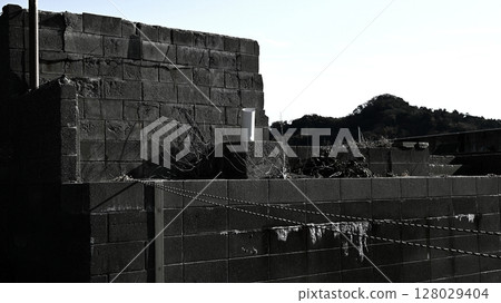 由混凝土塊製成的結構 由混凝土塊製成的結構 128029404